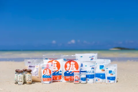 青い海